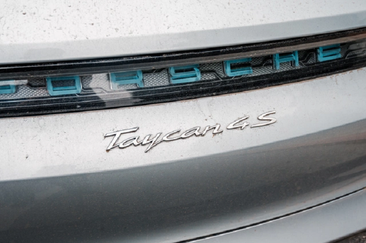 Khi kết hợp chức năng tăng tốc (Launch Control) sẽ đạt công suất tối đa là 563 mã lực. Xe có khả năng tăng tốc từ 0 - 100 km/h trong 4,1 giây, tốc độ tối đa 240 km/h, phạm vi di chuyển từ 388 km – 452 km.