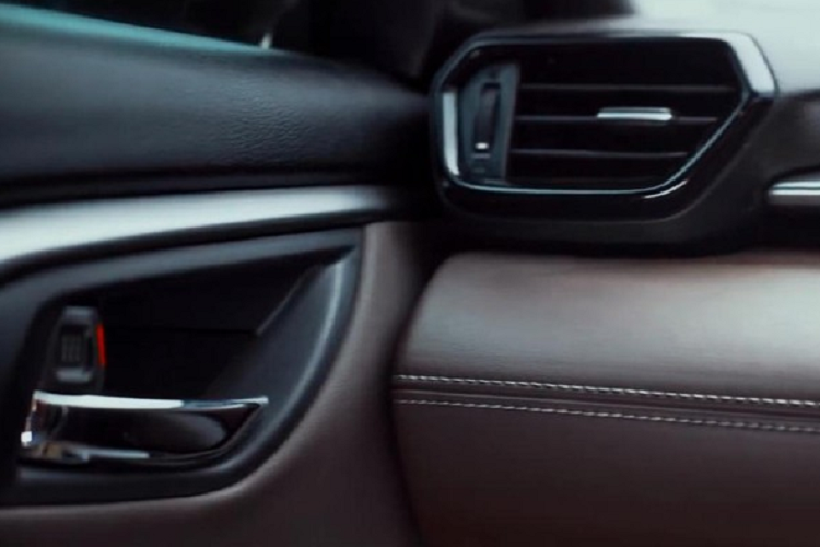 SUV giá rẻ Toyota Urban Cruiser HyRyder 2022 lần đầu lộ nội thất SUV gia re Toyota Urban Cruiser HyRyder 2022 lan dau lo noi that