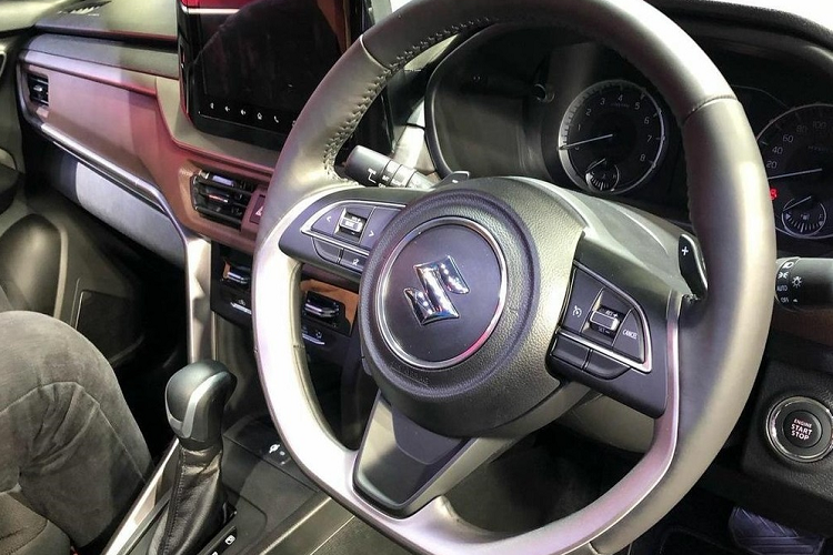 Ở bản cao cấp, Suzuki Brezza 2022 sẽ có hệ thống thông tin giải trí Smartplay Pro+ với màn hình cảm ứng 9 inch mới, hỗ trợ Android Auto và Apple CarPlay. 