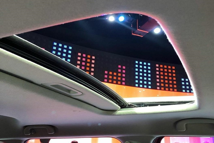 Hộp số tự động 6 cấp này thay cho loại 4 cấp cũ. Hãng Suzuki khẳng định Brezza mới chỉ tiêu thụ lượng xăng trung bình 20,15 km/lít (khoảng 4,96 lít/100 km) ở phiên bản số sàn và 19,8 km/lít (5,05 lít/100 km). 