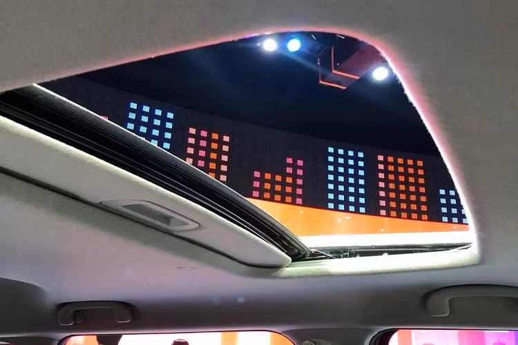 Hộp số tự động 6 cấp này thay cho loại 4 cấp cũ. Hãng Suzuki khẳng định Brezza mới chỉ tiêu thụ lượng xăng trung bình 20,15 km/lít (khoảng 4,96 lít/100 km) ở phiên bản số sàn và 19,8 km/lít (5,05 lít/100 km). 