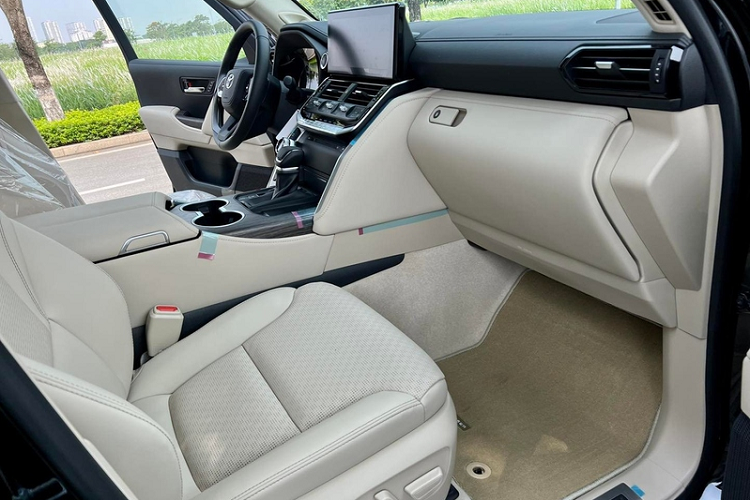 Tại Nhật Bản, lượng đơn đặt hàng tồn đọng của Toyota vào khoảng 1 triệu xe, chiếm khoảng một phần ba sản lượng nội địa hàng năm của hãng. Thời gian giao xe ước tính khoảng hơn bốn năm đối với Land Cruiser và gần một năm đối với các mẫu SUV phổ thông khác. Ông Yasuyuki Matsui cho biết thêm, những người mua ôtô từ bên ngoài Nhật Bản đang khiến giá xe tăng cao.