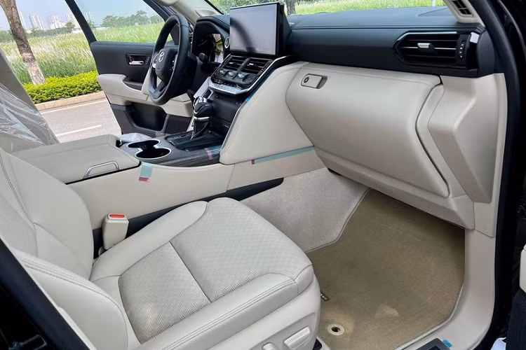 Tại Nhật Bản, lượng đơn đặt hàng tồn đọng của Toyota vào khoảng 1 triệu xe, chiếm khoảng một phần ba sản lượng nội địa hàng năm của hãng. Thời gian giao xe ước tính khoảng hơn bốn năm đối với Land Cruiser và gần một năm đối với các mẫu SUV phổ thông khác. Ông Yasuyuki Matsui cho biết thêm, những người mua ôtô từ bên ngoài Nhật Bản đang khiến giá xe tăng cao.