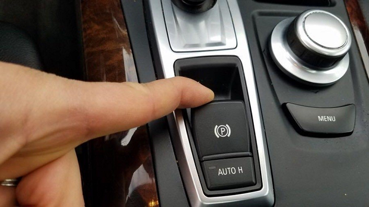 Nhung loi thuong gap o phanh tay dien tu khong phai ai cung biet