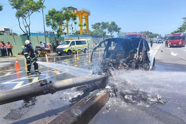 Tại thời điểm xảy ra vụ việc, Lâm Chí Dĩnh bị bất tỉnh, con trai bị thương và cả 2 được người dân lôi ra khỏi khoang lái chiếc xe Tesla Model X đang bốc cháy dữ dội. Hiện Lâm Chí Dĩnh được chẩn đoán bị vỡ xương mặt, gãy xương bả vai và chấn thương sọ não nhẹ, mới đây anh tỉnh lại và vẫn nằm trong phòng ICU để theo dõi.