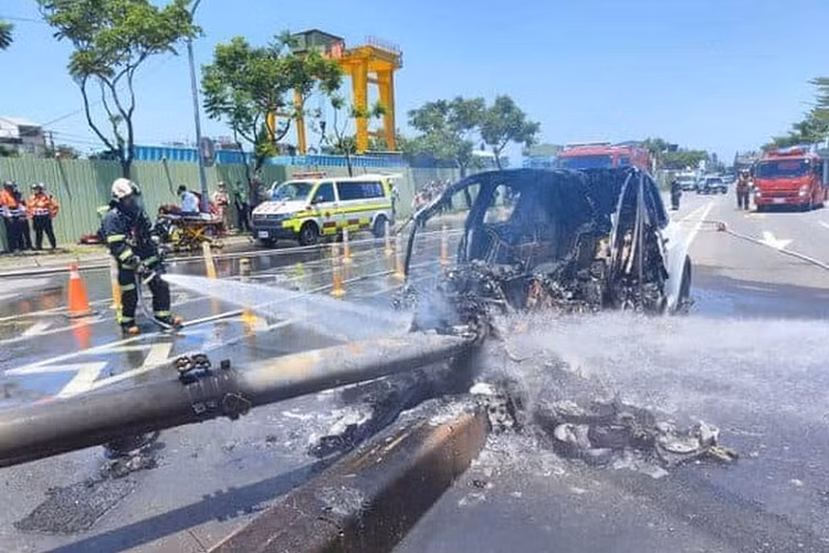 Tại thời điểm xảy ra vụ việc, Lâm Chí Dĩnh bị bất tỉnh, con trai bị thương và cả 2 được người dân lôi ra khỏi khoang lái chiếc xe Tesla Model X đang bốc cháy dữ dội. Hiện Lâm Chí Dĩnh được chẩn đoán bị vỡ xương mặt, gãy xương bả vai và chấn thương sọ não nhẹ, mới đây anh tỉnh lại và vẫn nằm trong phòng ICU để theo dõi.