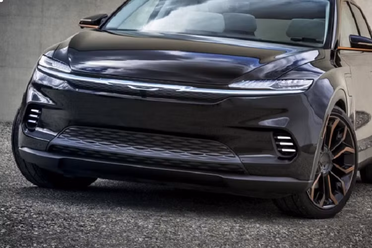 Về ngoại hình, Airflow Graphite giống hệt với mẫu Airflow xuất hiện tại CES trước đó, tuy nhiên màu sắc của xe được đổi sang màu đen cùng các chi tiết điểm nhấn màu vàng đồng. Ở phía trước, logo Chrysler phát sáng kết nối lưới tản nhiệt mỏng với đèn pha LED, trong khi cản sốc trước có thiết kế gọn gàng với các hốc gió nhỏ tích hợp đèn định vị DRL.