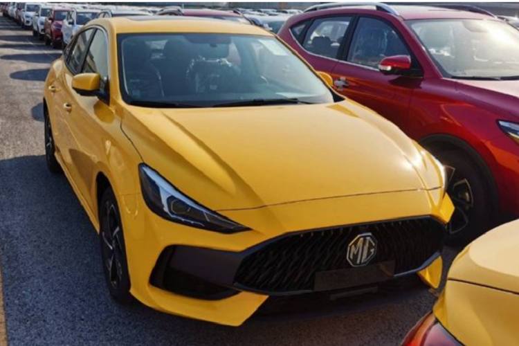 Sau thành công của mẫu SUV MG ZS nhập khẩu từ Thái Lan, MG Việt Nam tiếp tục mở rộng dải sản phẩm của mình với MG5, hiện chưa rõ xe sẽ được bán ra với những phiên bản nào. Dù vậy, từ tháng 8 đã có nhiều đại lý tại Việt Nam nhận đặc cọc MG5 2022 mới với giá dự kiến 450 - 550 triệu đồng. Xe cũng được nhập khẩu nguyên chiếc từ Thái Lan.