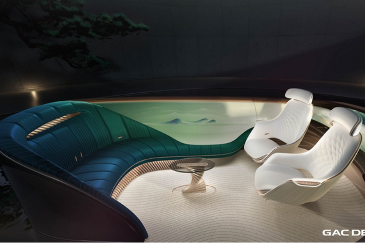 Khung cảnh ở các tấm cửa mô tả núi Bạch Vân và sông Châu Giang, các địa danh nổi tiếng của tỉnh Quảng Châu, và các đèn trên mái vòm được thiết kế trông giống như những đám mây.