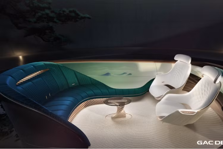 Khung cảnh ở các tấm cửa mô tả núi Bạch Vân và sông Châu Giang, các địa danh nổi tiếng của tỉnh Quảng Châu, và các đèn trên mái vòm được thiết kế trông giống như những đám mây.