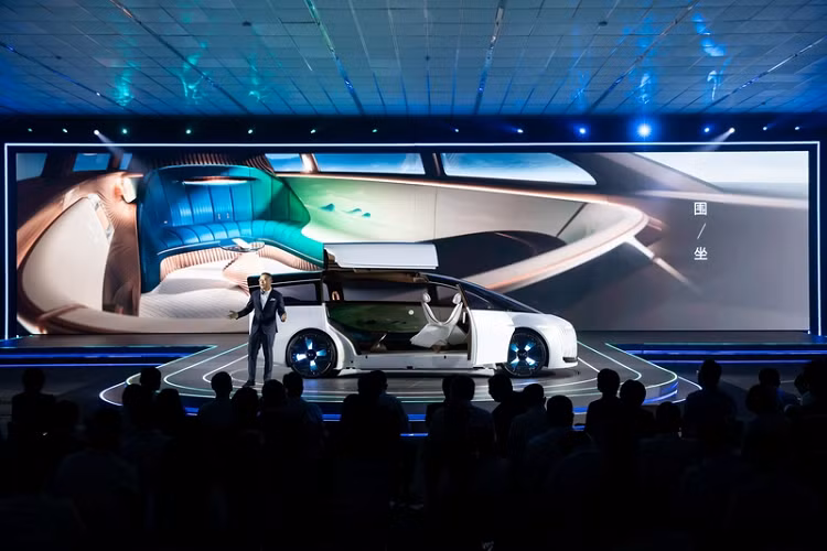 Chế độ Tea Time Lounge thú vị hơn, với một khu vực ghế ngồi phụ phát sinh từ phía sau, cho phép mọi người thư giãn và thưởng thức một tách trà khi ở ngoài trời.