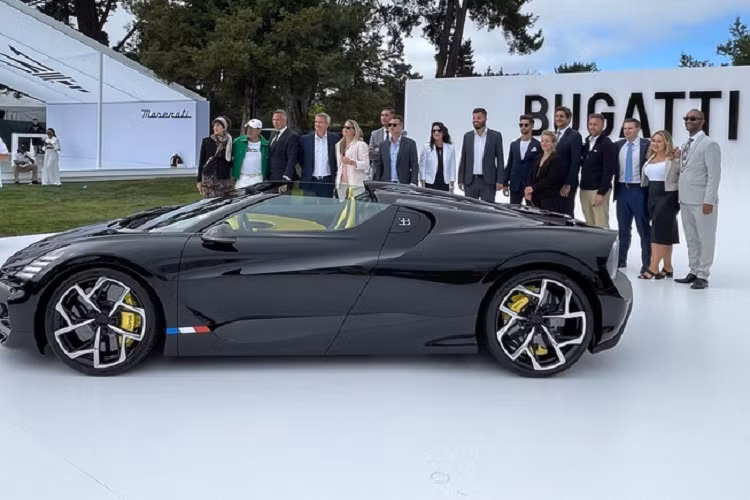 Mistral được đặt tên theo một cơn gió ở miền Nam nước Pháp, cái tên này từng được Nissan và Maserati sử dụng trước đây. Được biết, cả 99 chiếc siêu xe Bugatti W16 Mistral đều đã được đặt hàng dù mỗi chiếc có giá lên tới 4,973 triệu USD (khoảng 114 tỷ đồng).