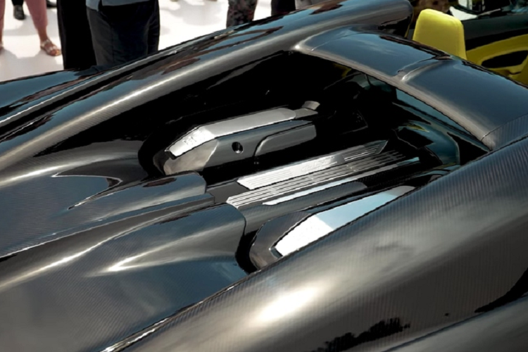 Về thiết kế, Mistral sở hữu diện mạo lấy cảm hứng từ chiếc Type 57 Roadster Grand Raid 1934 nhưng thiết kế không quá cổ điển như EB110 Centodieci, mà là được phát triển dựa trên những tính di sản trong thiết kế của mẫu xe đời 1934.