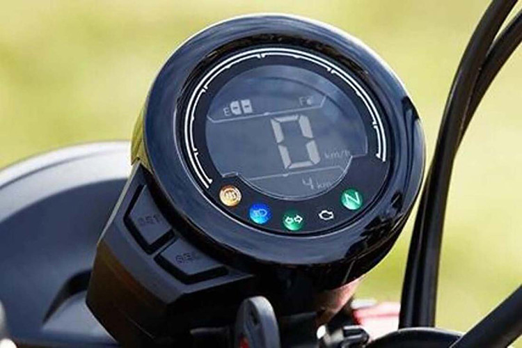 Mặc dù được trang bị nhiều công nghệ mới hiện đại hơn, nhưng hòa lẫn vào đó là chút phong cách bụi bặm được lấy cảm hứng từ mẫu Honda Trail 110 từ những năm 1970.