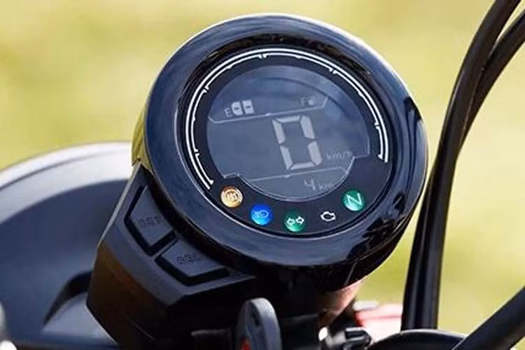 Mặc dù được trang bị nhiều công nghệ mới hiện đại hơn, nhưng hòa lẫn vào đó là chút phong cách bụi bặm được lấy cảm hứng từ mẫu Honda Trail 110 từ những năm 1970.