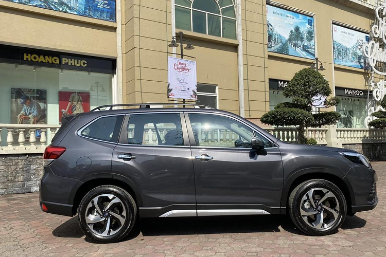 Ở nhiều thị trường khác trên Thế giới, Subaru Forester là mẫu SUV nổi bật bởi giá trị thực dụng, bền bỉ và an toàn. Tại Việt Nam, phiên bản cập nhật giúp chiếc xe thu hẹp dần khoảng cách với các đối thủ cùng phân khúc. Đặc biệt, trong thời gian vừa qua mẫu xe này có nhiều ưu đãi về giá bán để dễ tiếp cận hơn với khách hàng.