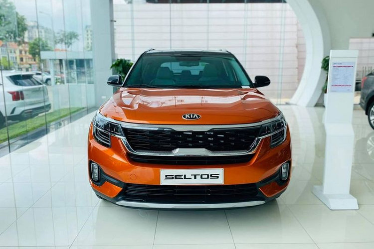 Thiết kế của Kia Seltos được đánh giá cao bởi những đường nét hiện đại nhưng vẫn giữ được chất đặc trưng của xe nhà Kia. Ngoại hình của Seltos mang đến cảm giác trẻ trung, năng động và cũng đầy nam tính.
