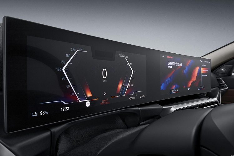 Với hệ điều hành BMW iDrive 8.0, mẫu xe này cung cấp 24 chương trình như WeChat, Tencent Small Scene 2.0, QQ Music và Himalaya Music. Bên cạnh đó, BMW i3 2022 còn có tính năng cập nhật phần mềm qua WiFi. Ngoài hệ thống đèn viền nội thất với 9 cách kết hợp màu sắc tiêu chuẩn...