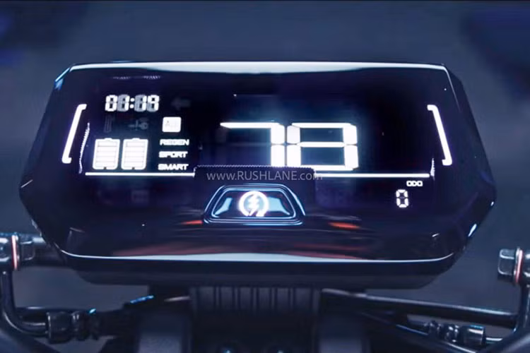 Phần đầu xe với mặt nạ xe thiết kế đơn giản, nổi bật trên đó là cụm đèn pha gồm đèn pha LED dạng projector xếp chồng lên nhau. Phong cách thiết kế này tiếp tục bao trùm lên toàn bộ phần đuôi xe, nhưng có thêm các đường gân gấp khúc, tạo nên cho xe vẻ cứng cáp, gãy gọn.