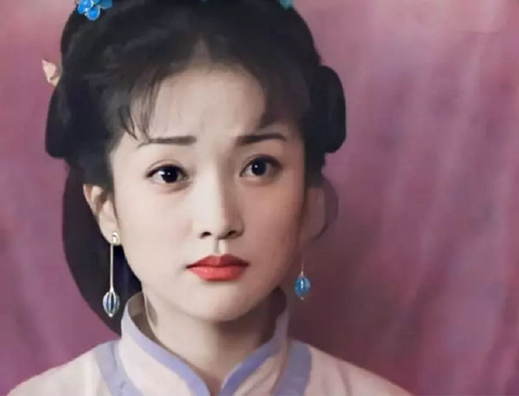 Luu Diec Phi cuop vai Chau Tan, loi dung tien boi de lang xe phim?-Hinh-2