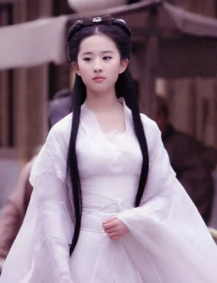 Luu Diec Phi cuop vai Chau Tan, loi dung tien boi de lang xe phim?