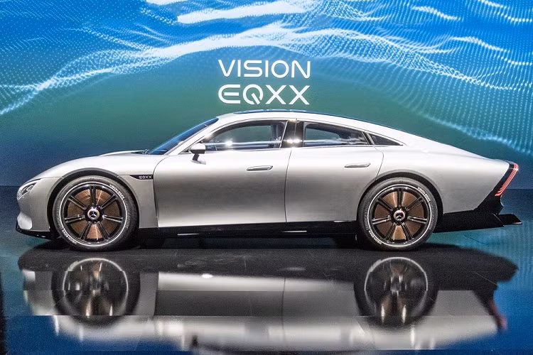 Đáng tiếc là hãng Mercedes-Benz chưa hé lộ kế hoạch đưa Vision EQXX lên dây chuyền sản xuất thương mại.