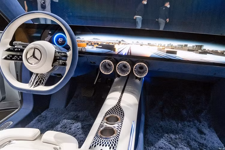 Hiện hãng Mercedes-Benz chưa công bố thông tin về mô-tơ điện của mẫu xe concept này. Dự đoán, Mercedes-Benz Vision EQXX chỉ dùng mô-tơ điện 150 kW (201 mã lực), truyền động đến cầu sau.