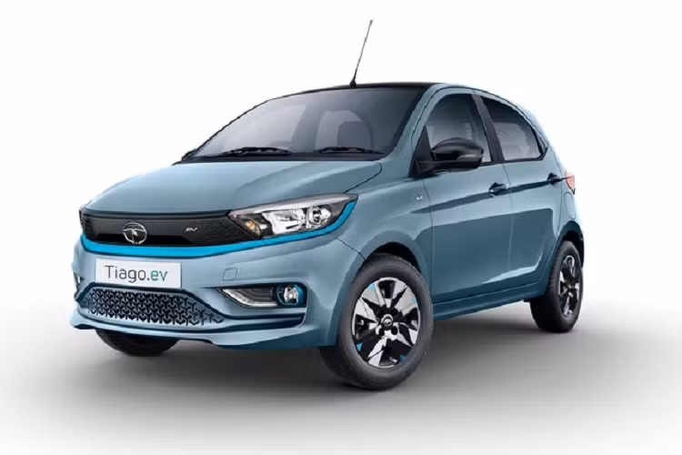 “Với sự ra mắt của Tiago.ev, chiếc hatchback chạy điện đầu tiên của Ấn Độ, quốc gia này có thể có một bước tiến vượt bậc trong hành trình tìm kiếm phương tiện di chuyển xanh, sạch và an toàn”, giám đốc điều hành của Tata Motors Passenger Vehicle, Shailesh Chandra mô tả trong một thông cáo báo chí.