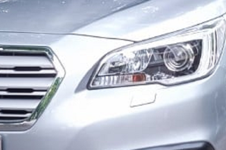 Phiên bản 2.5i-S cũng trang bị đầy đủ các tính năng an toàn cần thiết như 7 túi khí, hệ thống hỗ trợ phanh ABS, EBS, BA, hệ thống cân bằng điện tử VDC, hỗ trợ khởi hành ngang dốc, hỗ trợ xuống dốc...