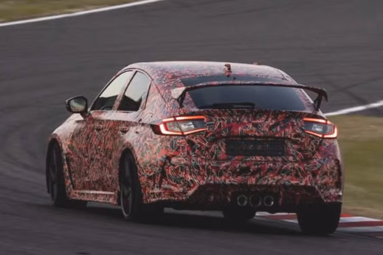 Theo các thông tin từ đại lý Honda tại Mỹ, Civic Type R 2023 sẽ đi kèm 5 màu sơn ngoại thất, bao gồm: Crystal Black Pearl, Boost Blue Pearl, Sonic Grey Pearl, Rallye Red và Championship White.