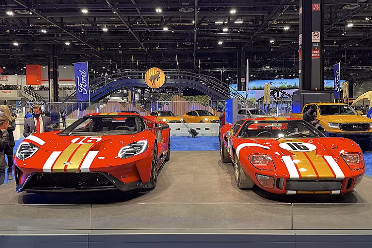Tại triển lãm xe hơi Chicago, Ford sẽ đưa mang đến chiếc GT Alan Mann Heritage Edition 2022 phiên bản đặc biệt nhằm tri ân cho mẫu xe đua hạng nhẹ Ford GT 66 của đội đua Alan Mann.
