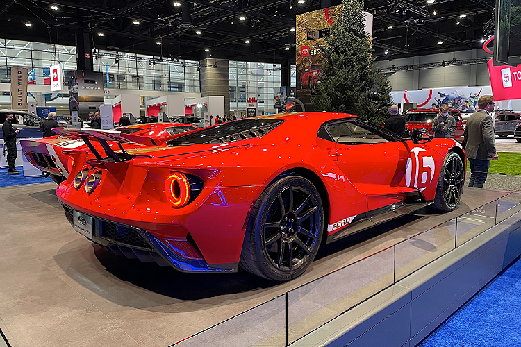 Tuy nhiên, những kinh nghiệm thu được từ những cuộc đua này đã giúp hãng xe Mỹ vô địch Le Mans với GT Mk II năm 1966. Ngoài màu sơn độc đáo, phiên bản GT giới hạn này còn đi kèm với một sọc đua kép trên nóc xe, cùng với số 16 trên cửa, mui xe và ở mặt dưới của cánh sau.