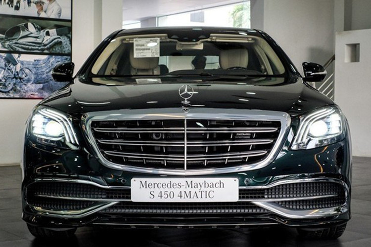 Chiếc Mercedes-Maybach S450 4Matic đã qua sử dụng mới được người đẹp 9X tậu chỉ mất thời gian 5,9 giây tăng tốc từ vị trí xuất phát tới 100 km/h trước khi đạt tốc độ tối đa 250 km/h. Điều khiển dòng xe siêu sang như Mercedes-Maybach S450 Matic, Trúc Ny có thể lựa chọn giữa 4 chế độ lái gồm Eco, Sport, Comfort, Individual để phù hợp với từng loại địa hình hoặc sở thích chạy xe của mình.
