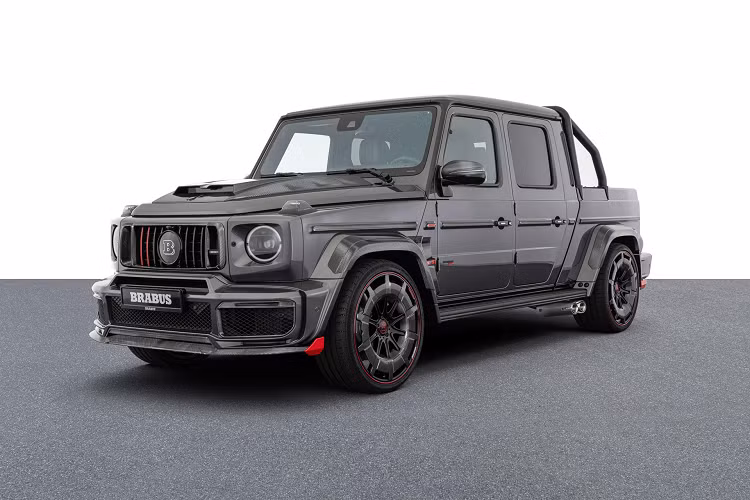 Điều thú vị là con số này giống hệt như trong Brabus 900 Rocket “bình thường”, mặc dù phiên bản bán tải có trọng lượng thêm 160 kg. Tương tự như vậy, tốc độ tối đa được giới hạn điện tử ở 280 km/h để bảo vệ lốp xe.