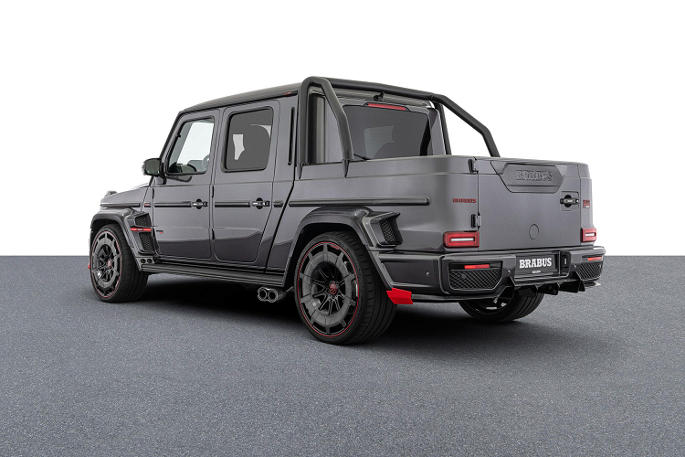 Giá xe Brabus P 900 Rocket Edition “One of Ten” khởi điểm ở mức khoảng 649.638 Euro chưa tính thuế. Giá này đắt hơn khoảng 170.000 Euro so với biến thể SUV ngắn hơn của 900 Rocket với cùng động cơ nhưng lại rẻ hơn 75.000 Euro so với chiếc bán tải 800 XLP Superblack kém mạnh mẽ hơn với trục cổng.