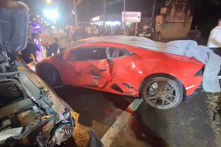 Điều này giúp xe không bị đoản mạch và thậm chí là bốc cháy sau vụ tai nạn. Ngay cả bộ khung của chiếc Lamborghini Huracan EVO cũng được V10 Garage nhận định là không bị ảnh hưởng. Do đó, chiếc siêu xe này chỉ cần thay cửa và hốc bánh sau mới. Thời gian sửa chữa chiếc siêu xe cũng khá ngắn, chưa đến 10 ngày.