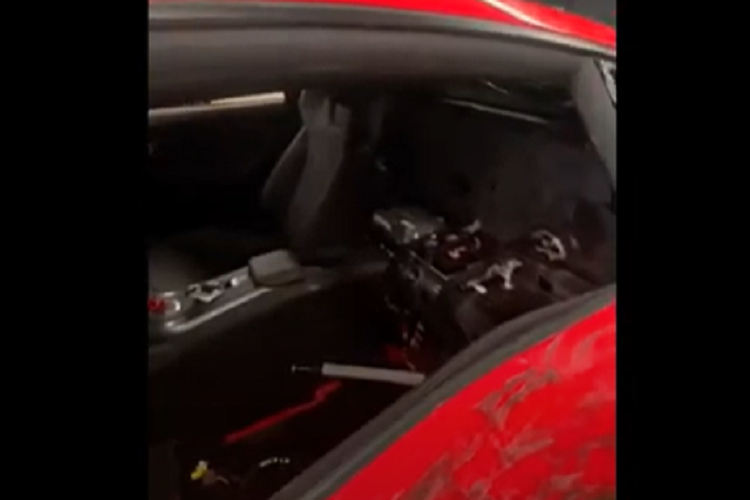 Rất may, không có thương vong về người trong vụ tai nạn này. Trong khi đó, chiếc xe bán tải bị vỡ nát toàn bộ khu vực đầu xe. Sau khi xem đoạn video quay lại diễn biến của vụ tai nạn, phần lớn cư dân mạng Thái Lan đều cho rằng lỗi thuộc về người lái chiếc Lamborghini Huracan EVO vì sang đường thiếu quan sát, cắt mặt xe bán tải.