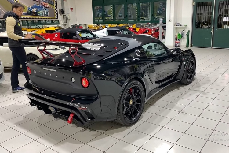 Phiên bản cao nhất là Lotus Exige Cup 430 sở hữu động cơ V6, dung tích 3.5 lít, siêu nạp đã được tinh chỉnh để tạo ra công suất tối đa 430 mã lực, cao hơn 10 mã lực so với Lotus Exige Sport 420 Final Edition và mô-men xoắn cực đại là 440 Nm.