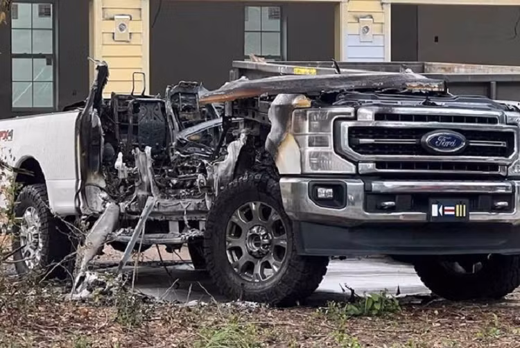 Sieu ban tai Ford Super Duty chay rui sau cu set danh kinh hoang-Hinh-2