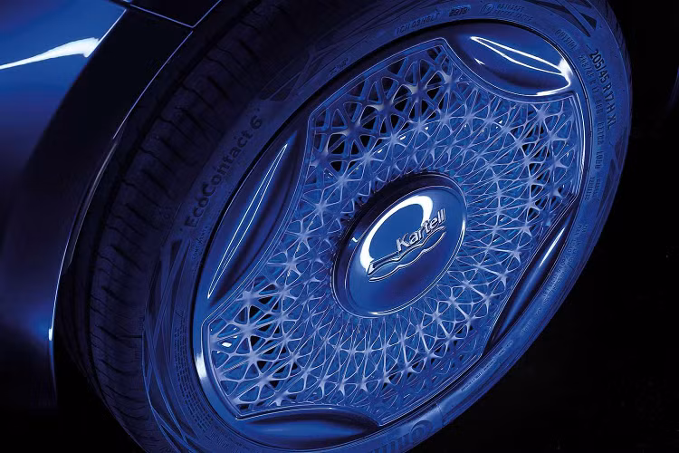 Phiên bản Abarth mạnh mẽ hơn sẽ ra mắt vào ngày 22 tháng 11, có thể đem đến cho người dùng một phiên bản hiệu năng cao ấn tượng hơn.