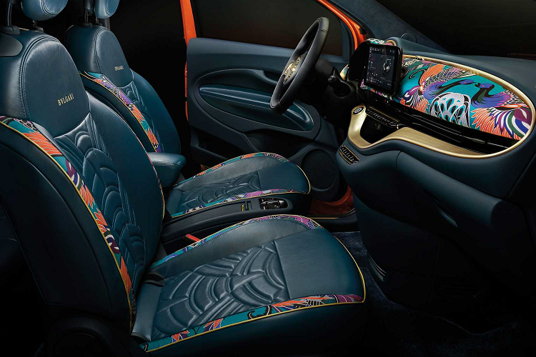 Fiat 500 thông thường ở thị trường châu Âu có hai kích cỡ pin, 24 kWh và 42 kWh, với phạm vi WLTP lần lượt là 185 km và 320 km sau mỗi lần sạc.