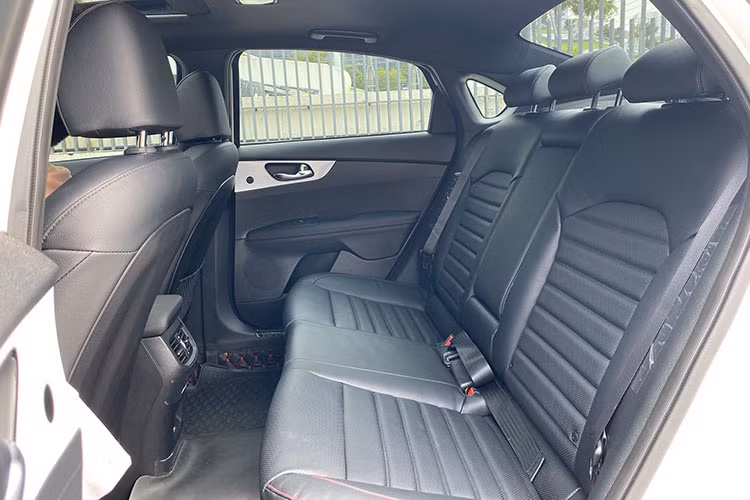 KIA K3 Turbo GT 2022 tại Việt Nam sở hữu kích thước tương đương các phiên bản cấp thấp nhưng trên chiếc xe này có một số nâng cấp khác biệt. Diện mạo K3 Turbo GT đậm chất thể thao với nhiều chi tiết được làm mới hoàn toàn.