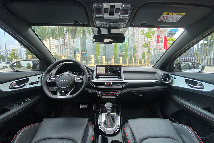 Như vậy, chỉ sau 2.000 km trải nghiệm, người dùng chấp nhận bán lỗ KIA K3 GT khoảng 114 triệu đồng. Mua lại chiếc xe này, chủ nhân tương lai sẽ tiết kiệm hơn 100 triệu đồng và nhận về chiếc xe mới như vừa rời khỏi đại lý. 