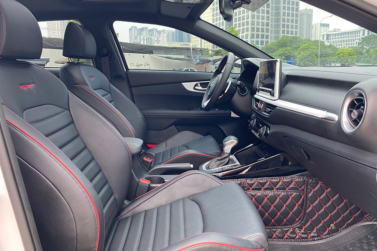 K3 Turbo GT sử dụng động cơ Gamma 1.6 T-GDI tăng áp mới, kết hợp hộp số 7 cấp DCT, cho công suất 201 mã lực, mô-men xoắn 265 Nm. Bản GT được trang bị hệ thống treo sau độc lập đa liên kết trong khi các bản cấp thấp sử dụng hệ thống treo dạng xoắn, mang đến khả năng vận hành ổn định, tối ưu.