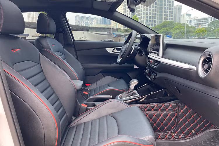 K3 Turbo GT sử dụng động cơ Gamma 1.6 T-GDI tăng áp mới, kết hợp hộp số 7 cấp DCT, cho công suất 201 mã lực, mô-men xoắn 265 Nm. Bản GT được trang bị hệ thống treo sau độc lập đa liên kết trong khi các bản cấp thấp sử dụng hệ thống treo dạng xoắn, mang đến khả năng vận hành ổn định, tối ưu.