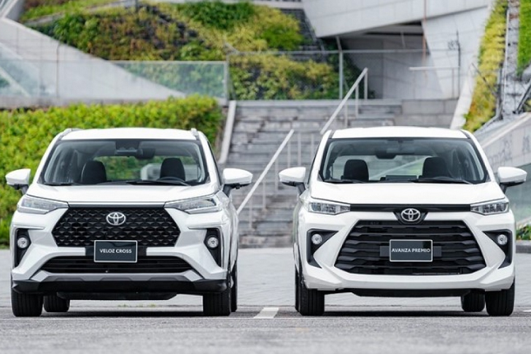 Veloz và Avanza là 2 mẫu xe chiến lược của Toyota tại thị trường Việt Nam. Đặc biệt, Veloz hiện đang rất được người tiêu dùng ưa chuộng. Từ khi ra mắt hồi tháng 3 đến hết tháng 11, đã có 12.876 chiếc Veloz bán ra thị trường, đứng thứ 2 tại phân khúc MPV phổ thông cỡ nhỏ.