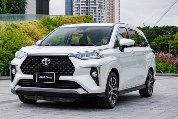 Hiện Toyota chưa công bố giá bán chính thức của bản lắp ráp nhưng theo một số nguồn tin, giá xe không có sự thay đổi. Tuy nhiên, khách mua xe sẽ được gia hạn bảo hành 2 năm hoặc 50.000 km (tuỳ điều kiện đến trước).