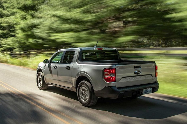 Đây là một tính năng đặc biệt hữu ích cho những người ưa thích cắm trại, phiêu lưu hay những chuyến đi xuyên quốc gia. Trong trường hợp không tìm được chỗ nghỉ, hãy cứ dừng xe và sử dụng “chiếc giường” ấm áp ở phía sau. Điều đó cũng có nghĩa là bạn không cần phải dựng lều trên mặt đất, thay vào đó, bạn có thể lắp lều trên cao, trên thùng của xe tải.