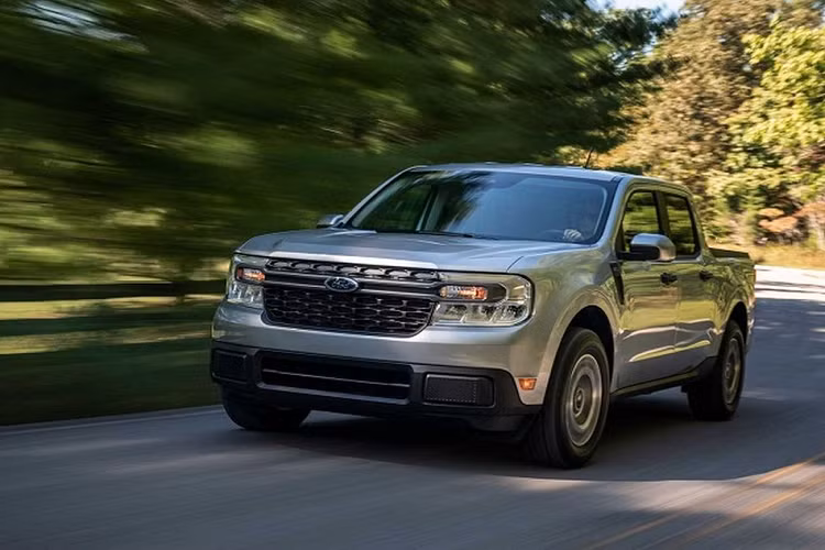 Thậm chí, bằng sáng chế còn gợi ý rằng, ngoài việc chỉ đặt một chiếc quạt giữa khoang hành khách và thùng xe, Ford còn có thể đặt một số ống dẫn không khí ở các cạnh thùng xe và dưới gầm để sưởi ấm hoặc làm mát toàn bộ không gian được tốt hơn. Ford Maverick hybrid 2022 mới sở hữu bộ pin đủ lớn, cho phép người dùng có thể ngủ trên thùng xe thoải mái suốt đêm dài mà không lo mất giấc ngủ.