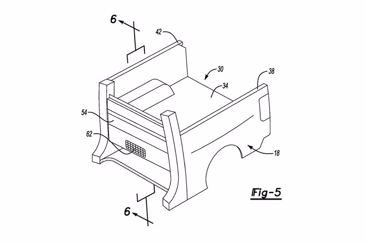 Ở bên trong cabin, Ford Maverick mang đến cho người dùng cảm giác đây là một mẫu SUV trung cấp hơn là một chiếc xe bán tải. Trang bị nổi bật nhất là màn hình giải trí trung tâm cảm ứng có kích thước 8 inch hỗ trợ kết nối Apple CarPlay/ Android Auto. Trên phiên bản cao cấp nhất, người dùng có thể kiểm tra tình trạng xe và định vị xe thông qua điện thoại thông minh. Tùy theo phiên bản, ghế ngồi trên xe sẽ dùng chất liệu da 2 tone màu hoặc vải nỉ.